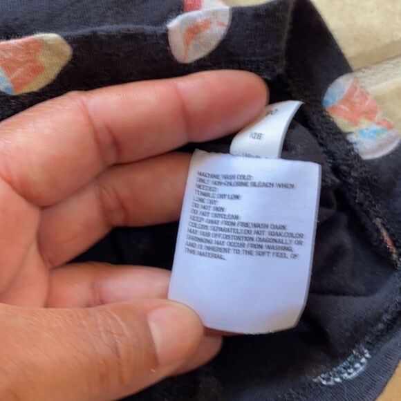 Uniqlo X The Tale of Genji Graphic T- Shirt - Picture 9 of 10